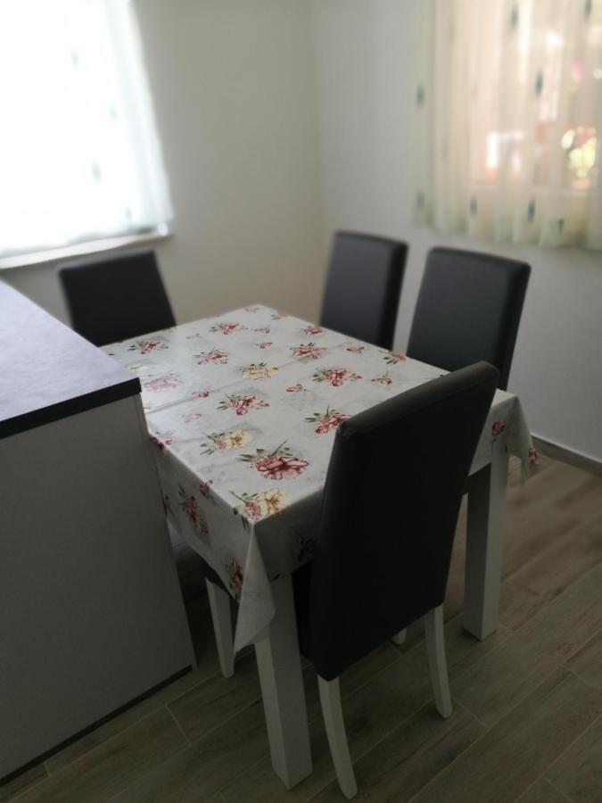 Nekic Apartment *